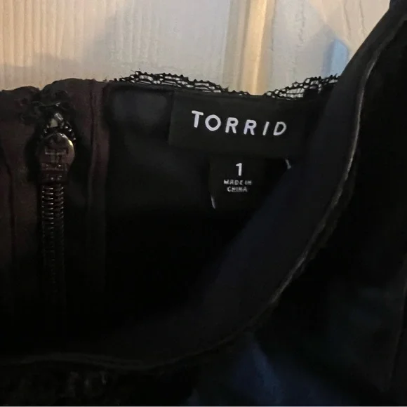 TORRID Peplum Faux Leather Lace Trim Cami Size 1 - Picture 5 of 7